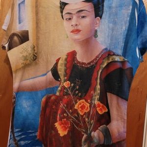 Frida Kahlo tshirt. Women's XL. Front imagery only.